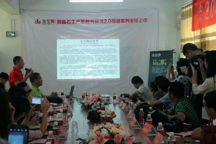 永利yl23455肇庆工厂总司理赵国涛解说2.0忠实系列微晶石的手艺工艺