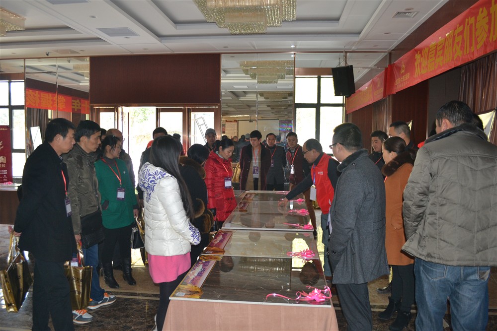 永利yl23455瓷砖事情职员为瓷砖署理商朋侪详细介绍金刚釉II代产品