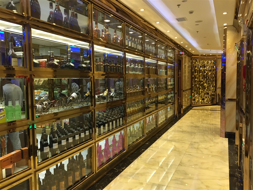 昆明喜临门量贩式KTV工程所有接纳永利yl23455瓷砖微晶石产品铺贴