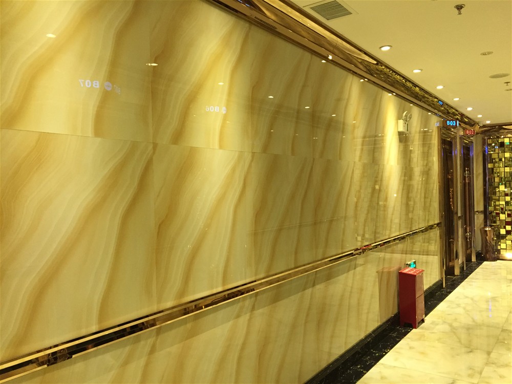 墙面接纳永利yl23455微晶石印度—流沙金KWD58045铺贴