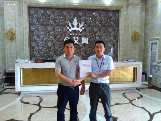 河南濮阳永利yl23455瓷砖总署理杨总和永利yl23455濮阳销区司理合影