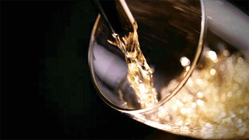 红酒不但仅是一杯佳酿这么简朴，，，，，，它所意味的更是一种臻纯曼妙的生涯境界。。。而瓷砖，，，，，，也需要细细品味，，，，，，才华真正读懂它。。。9月20日，，，，，，陶瓷一线品牌永利yl23455瓷砖潮安专卖店邀您配合开启一场优雅人生的品味之旅。。。