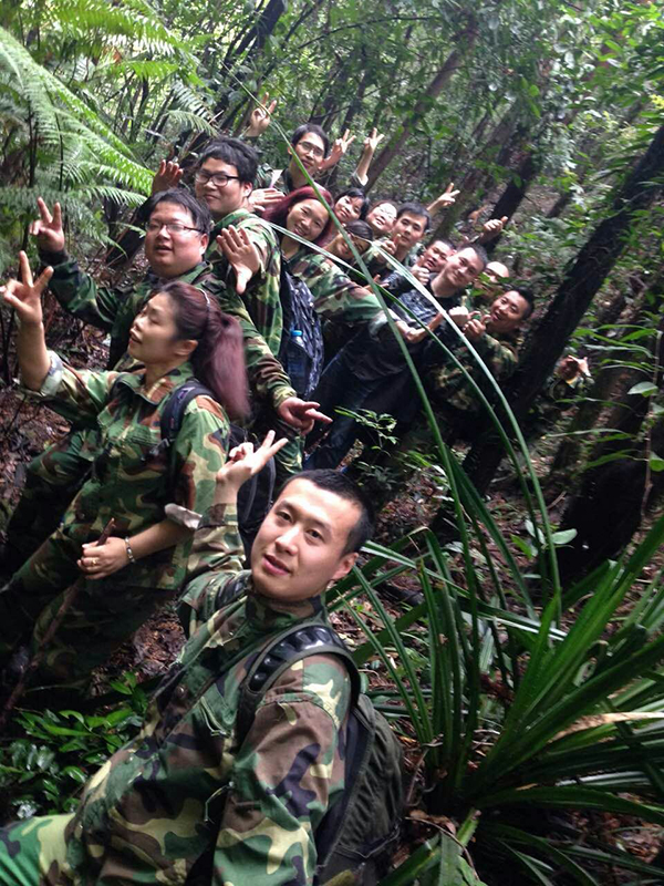 “生涯挑战·突破极限”野外生涯特训