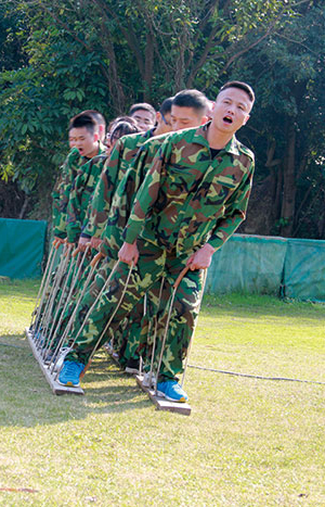 2017年2月13-15日，，，，，，永利yl23455“虎狼道”户外拓展训练圆满竣事