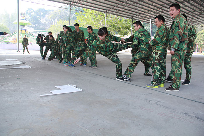 2017年2月13-15日，，，，，，永利yl23455“虎狼道”户外拓展训练圆满竣事