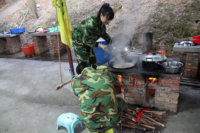 2017年2月13-15日，，，，，，永利yl23455“虎狼道”户外拓展训练圆满竣事